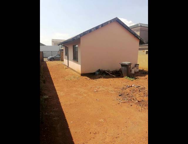 2 BEDROOM HOUSE FOR SALE IN PROTEA GLEN